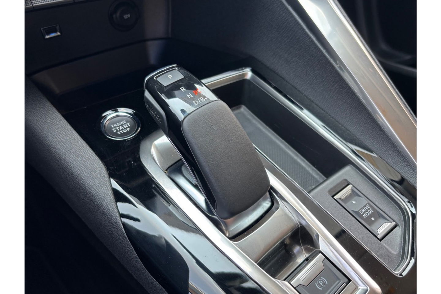 Peugeot 3008 1.6 HYBRID ALLURE P.BNS NAVI LMV AIRCO PDC CAMERA