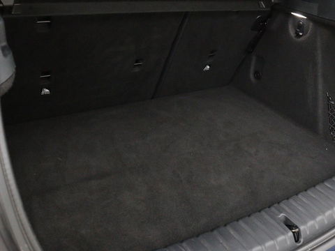 BMW 1-serie 118i Intro Ed. | Carplay | Full LED | Sportstoelen | Navigatie | Climate control | Bleutooth | PDC | Trekhaak | Sfeerverlichting