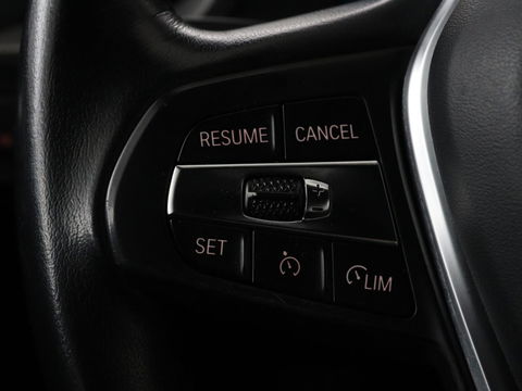 BMW 1-serie 118i Intro Ed. | Carplay | Full LED | Sportstoelen | Navigatie | Climate control | Bleutooth | PDC | Trekhaak | Sfeerverlichting