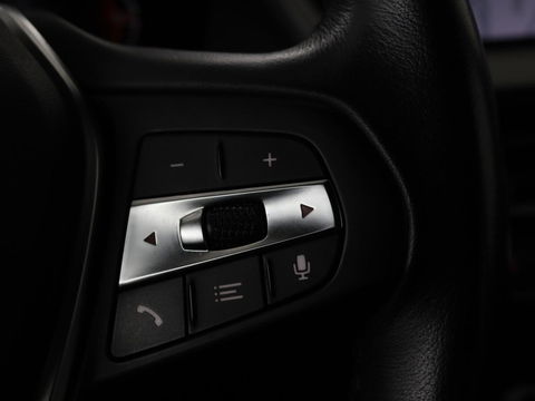 BMW 1-serie 118i Intro Ed. | Carplay | Full LED | Sportstoelen | Navigatie | Climate control | Bleutooth | PDC | Trekhaak | Sfeerverlichting