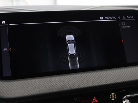 BMW 1-serie 118i Intro Ed. | Carplay | Full LED | Sportstoelen | Navigatie | Climate control | Bleutooth | PDC | Trekhaak | Sfeerverlichting