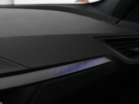 BMW 1-serie 118i Intro Ed. | Carplay | Full LED | Sportstoelen | Navigatie | Climate control | Bleutooth | PDC | Trekhaak | Sfeerverlichting