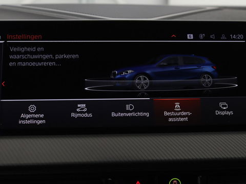 BMW 1-serie 118i Intro Ed. | Carplay | Full LED | Sportstoelen | Navigatie | Climate control | Bleutooth | PDC | Trekhaak | Sfeerverlichting