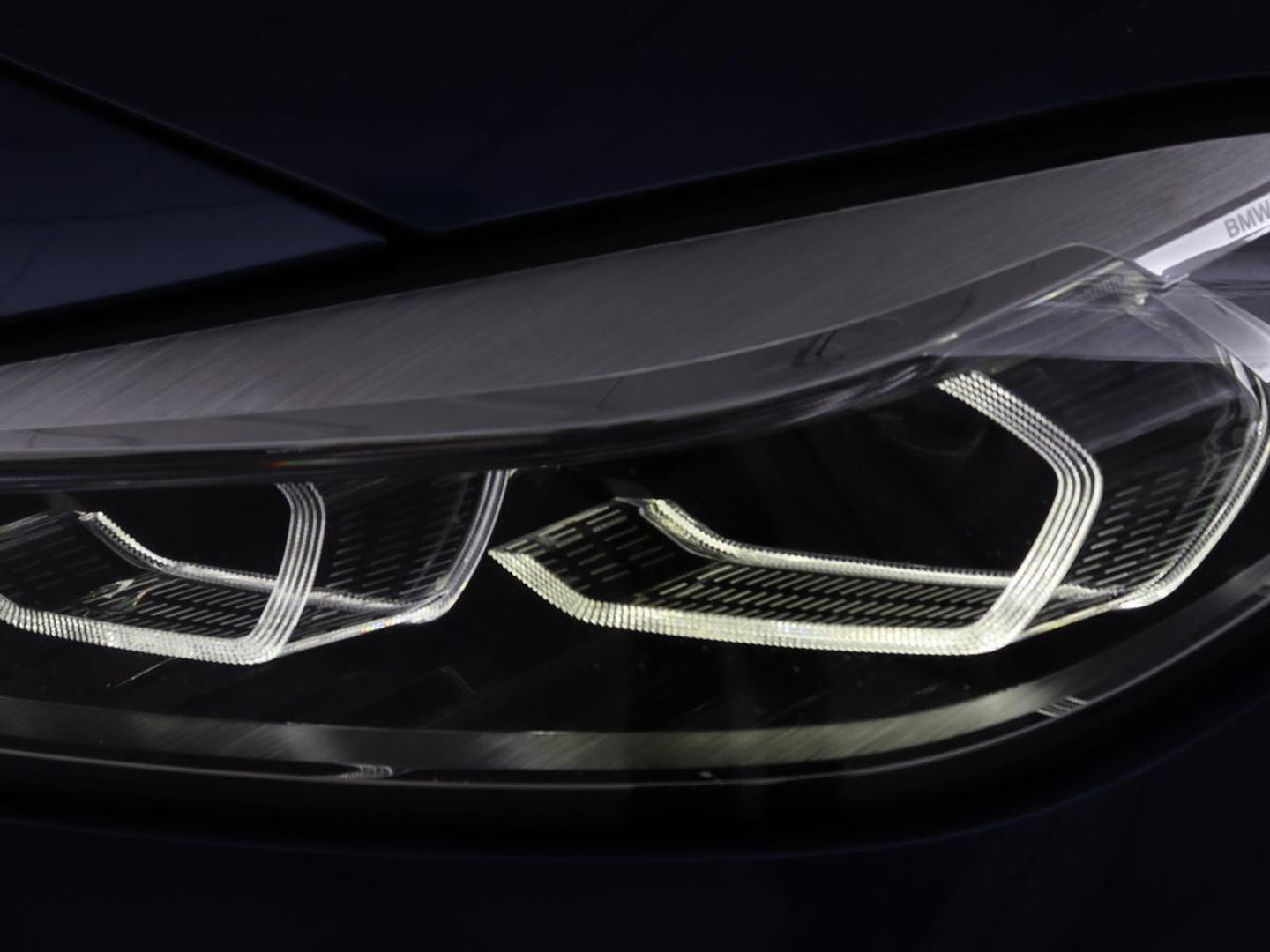 BMW 1-serie 118i Intro Ed. | Carplay | Full LED | Sportstoelen | Navigatie | Climate control | Bleutooth | PDC | Trekhaak | Sfeerverlichting