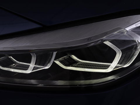 BMW 1-serie 118i Intro Ed. | Carplay | Full LED | Sportstoelen | Navigatie | Climate control | Bleutooth | PDC | Trekhaak | Sfeerverlichting