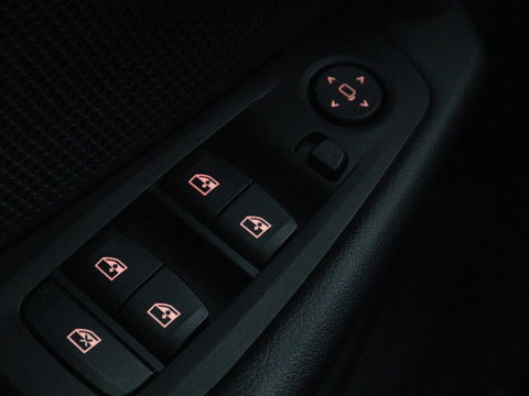 BMW 1-serie 118i Intro Ed. | Carplay | Full LED | Sportstoelen | Navigatie | Climate control | Bleutooth | PDC | Trekhaak | Sfeerverlichting
