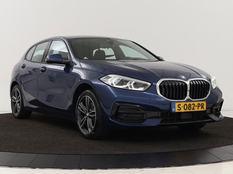 BMW 1-serie 118i Intro Ed. | Carplay | Full LED | Sportstoelen | Navigatie | Climate control | Bleutooth | PDC | Trekhaak | Sfeerverlichting
