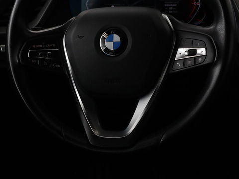 BMW 1-serie 118i Intro Ed. | Carplay | Full LED | Sportstoelen | Navigatie | Climate control | Bleutooth | PDC | Trekhaak | Sfeerverlichting