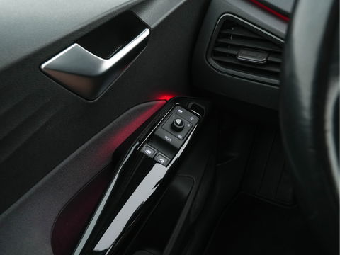 Volkswagen ID.3 First 58 kWh (INCL-BTW) *ADAPTIVE-CRUISE | FULL-LED | NAVI-FULLMAP | DIGI-COCKPIT | HEATED-COMFORT-SEATS | DAB+ | AMBIENT-LIGHT | MICROFIBRE | ECC | IQ-DRIVE | PDC | 18''ALU *
