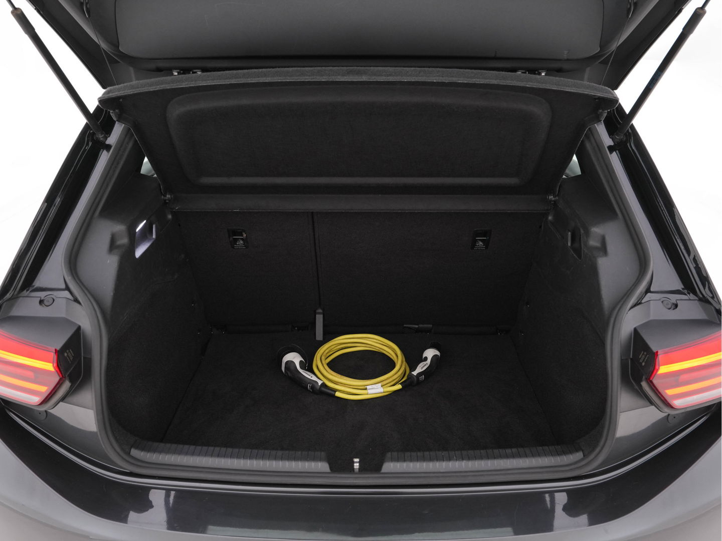 Volkswagen ID.3 First 58 kWh (INCL-BTW) *ADAPTIVE-CRUISE | FULL-LED | NAVI-FULLMAP | DIGI-COCKPIT | HEATED-COMFORT-SEATS | DAB+ | AMBIENT-LIGHT | MICROFIBRE | ECC | IQ-DRIVE | PDC | 18''ALU *