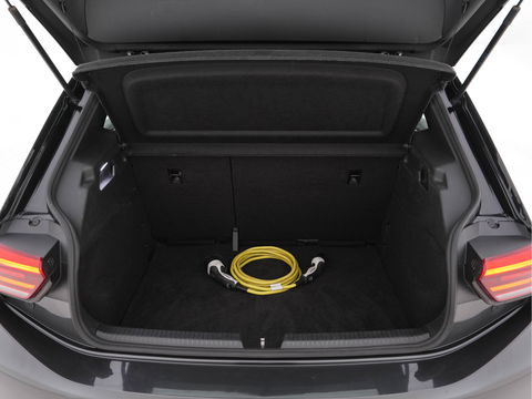 Volkswagen ID.3 First 58 kWh (INCL-BTW) *ADAPTIVE-CRUISE | FULL-LED | NAVI-FULLMAP | DIGI-COCKPIT | HEATED-COMFORT-SEATS | DAB+ | AMBIENT-LIGHT | MICROFIBRE | ECC | IQ-DRIVE | PDC | 18''ALU *