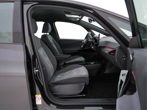 Volkswagen ID.3 First 58 kWh (INCL-BTW) *ADAPTIVE-CRUISE | FULL-LED | NAVI-FULLMAP | DIGI-COCKPIT | HEATED-COMFORT-SEATS | DAB+ | AMBIENT-LIGHT | MICROFIBRE | ECC | IQ-DRIVE | PDC | 18''ALU *