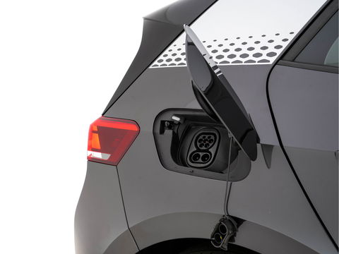 Volkswagen ID.3 First 58 kWh (INCL-BTW) *ADAPTIVE-CRUISE | FULL-LED | NAVI-FULLMAP | DIGI-COCKPIT | HEATED-COMFORT-SEATS | DAB+ | AMBIENT-LIGHT | MICROFIBRE | ECC | IQ-DRIVE | PDC | 18''ALU *