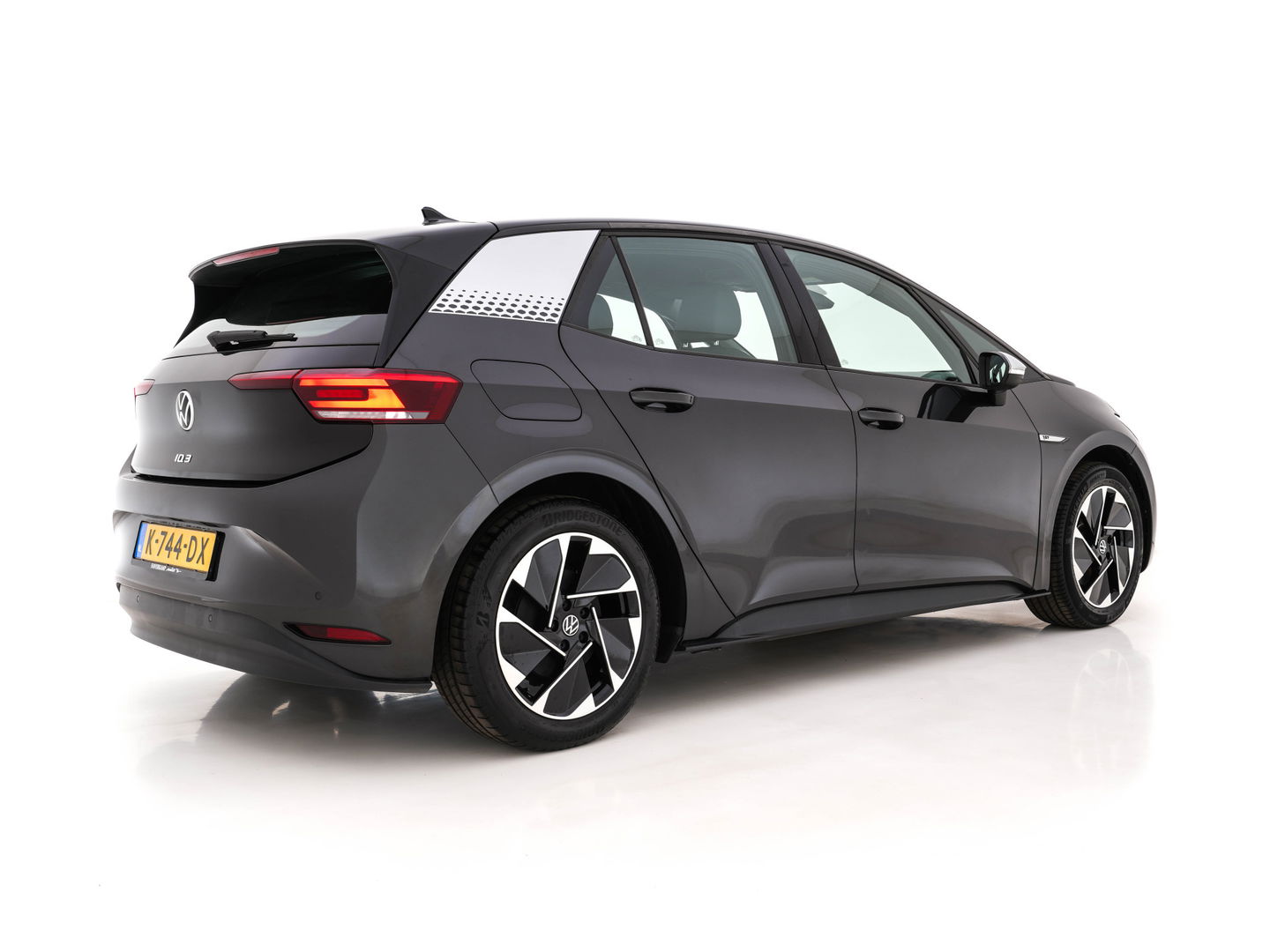 Volkswagen ID.3 First 58 kWh (INCL-BTW) *ADAPTIVE-CRUISE | FULL-LED | NAVI-FULLMAP | DIGI-COCKPIT | HEATED-COMFORT-SEATS | DAB+ | AMBIENT-LIGHT | MICROFIBRE | ECC | IQ-DRIVE | PDC | 18''ALU *