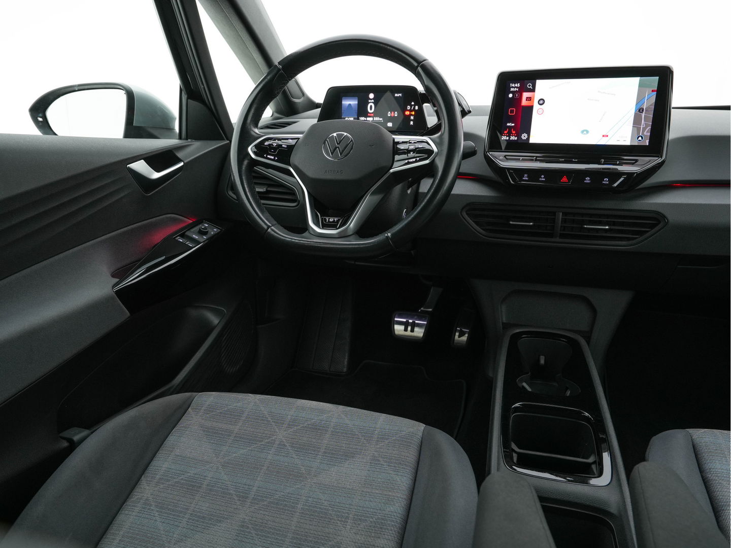 Volkswagen ID.3 First 58 kWh (INCL-BTW) *ADAPTIVE-CRUISE | FULL-LED | NAVI-FULLMAP | DIGI-COCKPIT | HEATED-COMFORT-SEATS | DAB+ | AMBIENT-LIGHT | MICROFIBRE | ECC | IQ-DRIVE | PDC | 18''ALU *