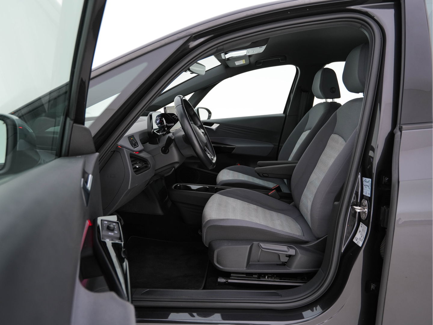 Volkswagen ID.3 First 58 kWh (INCL-BTW) *ADAPTIVE-CRUISE | FULL-LED | NAVI-FULLMAP | DIGI-COCKPIT | HEATED-COMFORT-SEATS | DAB+ | AMBIENT-LIGHT | MICROFIBRE | ECC | IQ-DRIVE | PDC | 18''ALU *