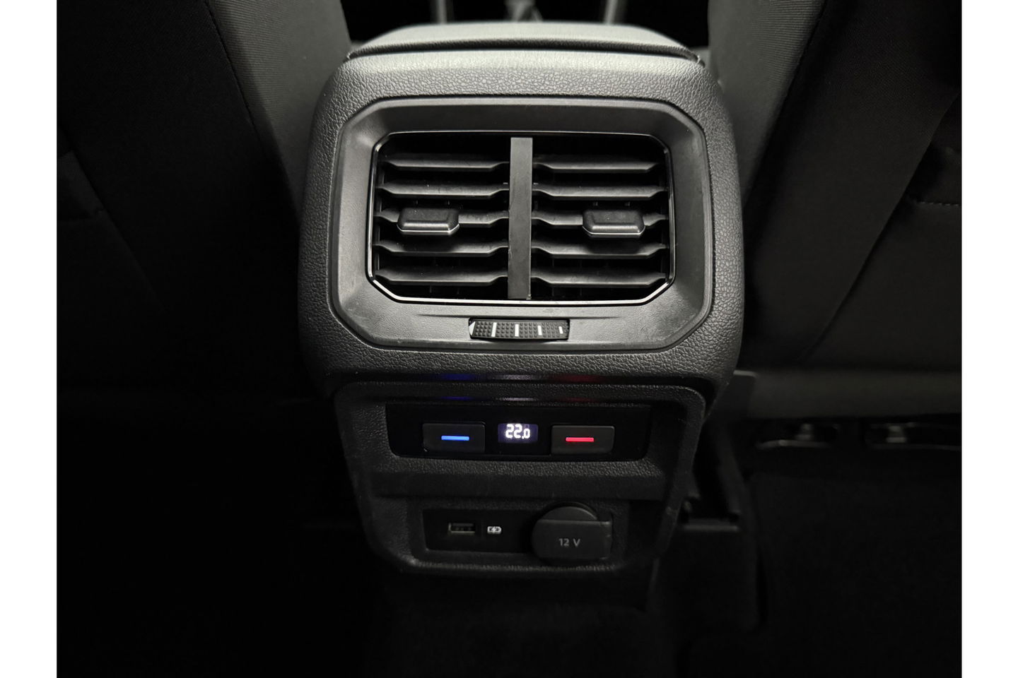 Volkswagen Tiguan 1.5 TSI 150PK ACT R-Line Pano LED Virtual Clima Cruise Carplay Navi PDC 19"LMV