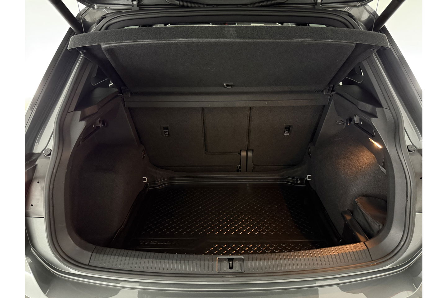 Volkswagen Tiguan 1.5 TSI 150PK ACT R-Line Pano LED Virtual Clima Cruise Carplay Navi PDC 19"LMV