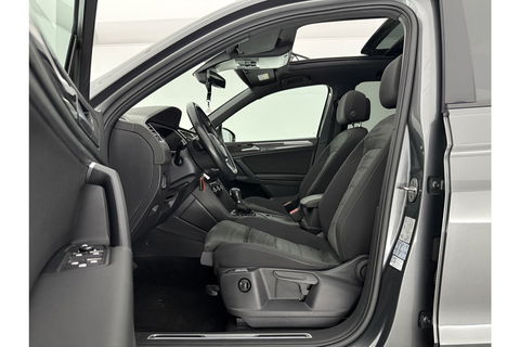 Volkswagen Tiguan 1.5 TSI 150PK ACT R-Line Pano LED Virtual Clima Cruise Carplay Navi PDC 19"LMV