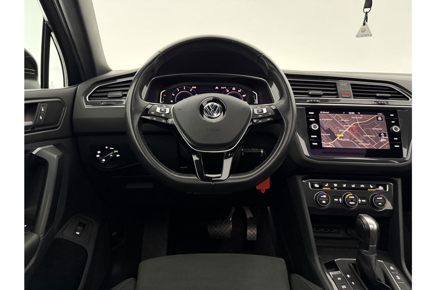 Volkswagen Tiguan 1.5 TSI 150PK ACT R-Line Pano LED Virtual Clima Cruise Carplay Navi PDC 19"LMV