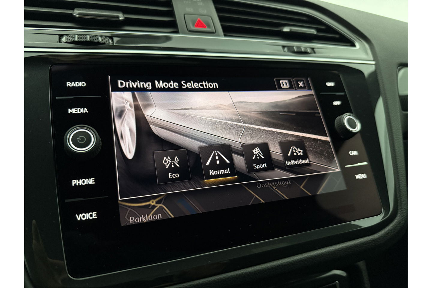 Volkswagen Tiguan 1.5 TSI 150PK ACT R-Line Pano LED Virtual Clima Cruise Carplay Navi PDC 19"LMV