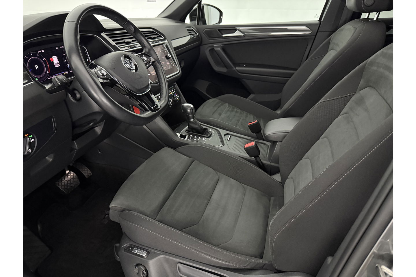 Volkswagen Tiguan 1.5 TSI 150PK ACT R-Line Pano LED Virtual Clima Cruise Carplay Navi PDC 19"LMV