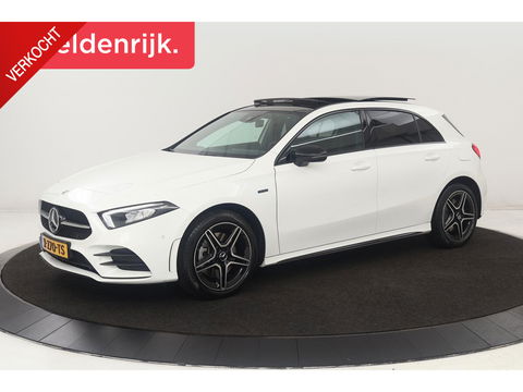 Mercedes-Benz A-Klasse 250e AMG | Panoramadak | Stoelverwarming | Carplay | Navigatie | Full LED | Half leder | Sportstoelen | Park Assist
