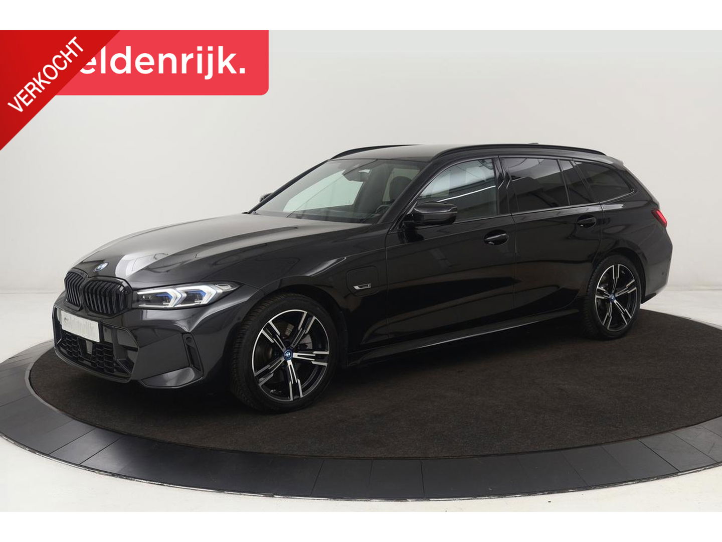 BMW 3 Serie Touring 320e M Sport | Head-Up | Stoel & stuurverwarming | Adaptive cruise | Sportstoelen | Adaptief LED | Sfeerverlichting | Camera | Carplay | Leder/Alcantara