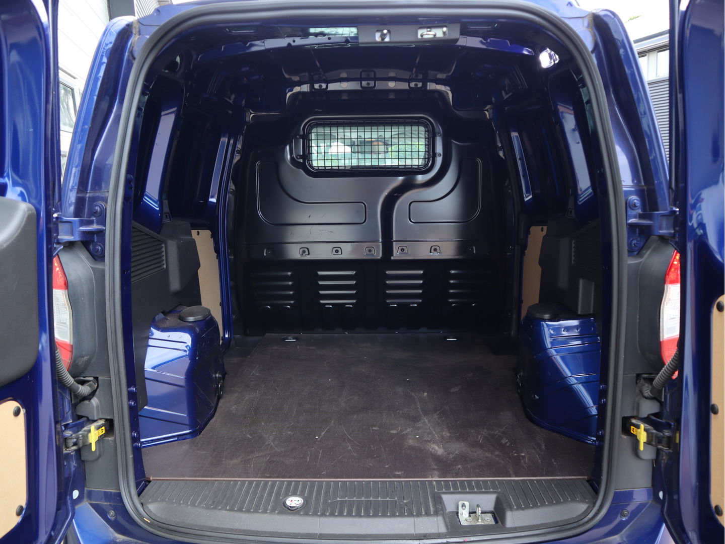 Ford Transit Courier 1.5 TDCI 95pk Euro 6 Sport - Camera - Airco
