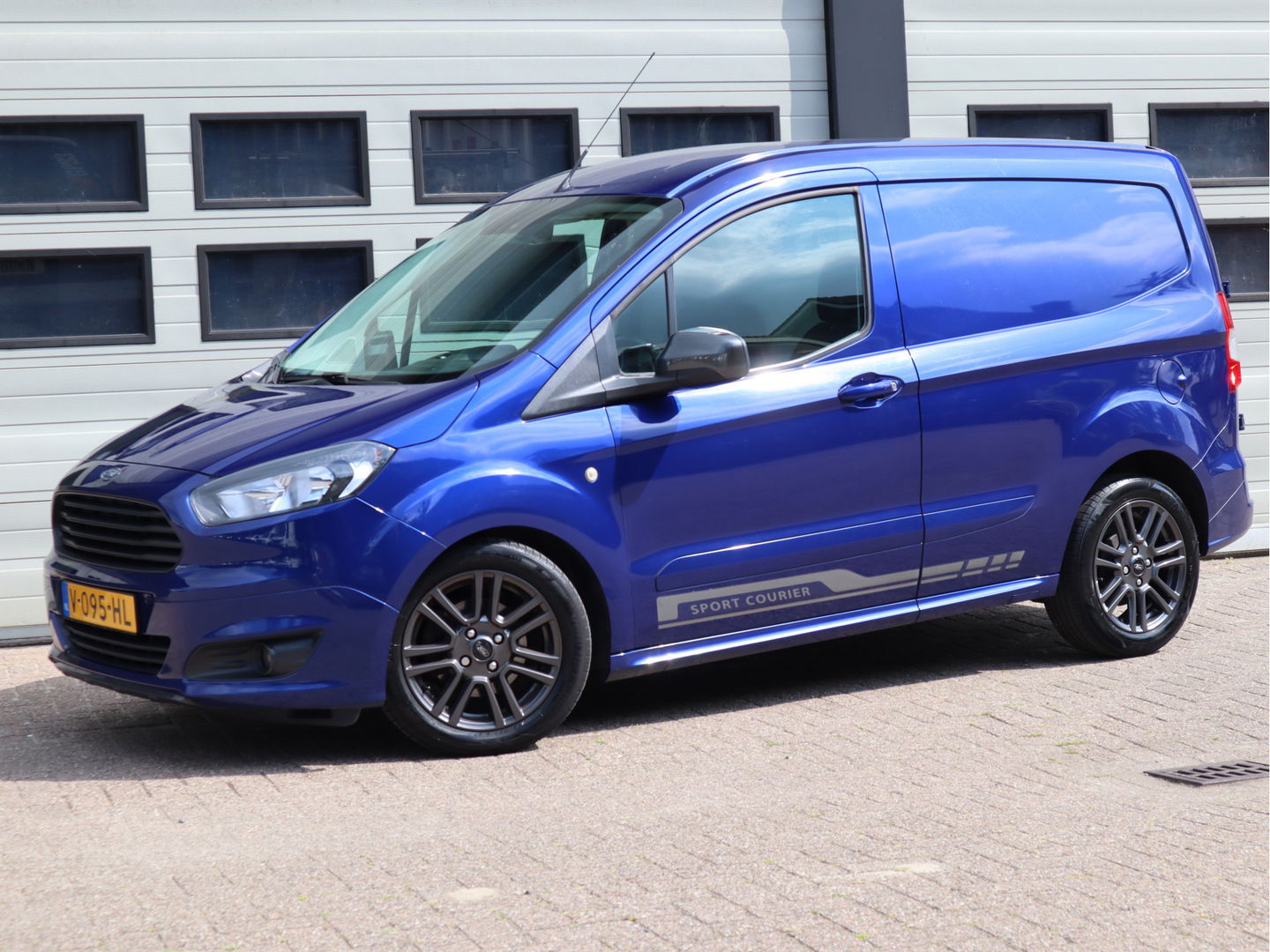 Ford Transit Courier 1.5 TDCI 95pk Euro 6 Sport - Camera - Airco