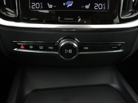 Volvo V60 2.0 T5 Momentum | Leder | Trekhaak | Stoelverwarming | LMV 20 inch | Harman/Kardon | Adaptive cruise | DAB+