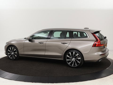 Volvo V60 2.0 T5 Momentum | Leder | Trekhaak | Stoelverwarming | LMV 20 inch | Harman/Kardon | Adaptive cruise | DAB+
