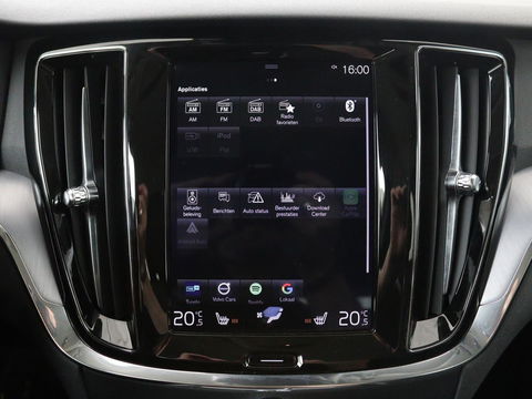 Volvo V60 2.0 T5 Momentum | Leder | Trekhaak | Stoelverwarming | LMV 20 inch | Harman/Kardon | Adaptive cruise | DAB+