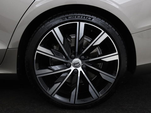 Volvo V60 2.0 T5 Momentum | Leder | Trekhaak | Stoelverwarming | LMV 20 inch | Harman/Kardon | Adaptive cruise | DAB+