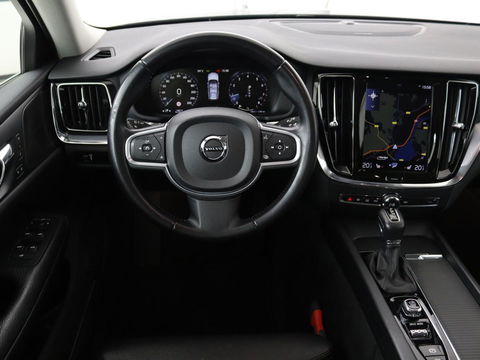 Volvo V60 2.0 T5 Momentum | Leder | Trekhaak | Stoelverwarming | LMV 20 inch | Harman/Kardon | Adaptive cruise | DAB+