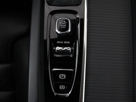 Volvo V60 2.0 T5 Momentum | Leder | Trekhaak | Stoelverwarming | LMV 20 inch | Harman/Kardon | Adaptive cruise | DAB+