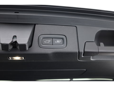 Volvo XC60 T6 Recharge Core | Pano | Pilot Assist | Camera | Stoel- Stuurverw. | Google info.