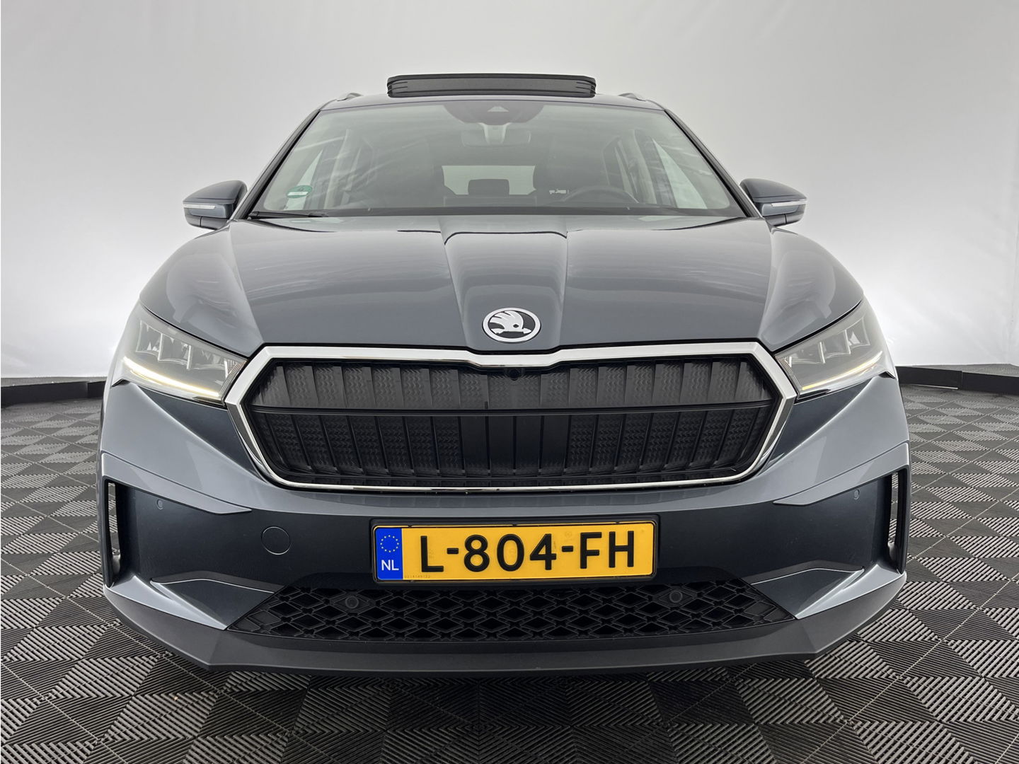 Škoda Enyaq iV 80 Luxus [ 3-Fase ] (INCL-BTW) *PANO | LUXURY-LEATHER | HEAD-UP | ADAPTIVE-CRUISE | MEMORY-PACK | FULL-LED | DIGI-COCKPIT | BLIND-SPOT | NAVI-FULLMAP | KEYLESS | CAMERA | HEATED-SPORTSEATS | KEYLESS | 19"ALU*