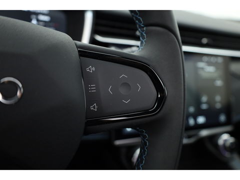 Lynk & Co 01 1.5 | Pano | 360cam | Zwarte hemel | Adapt. Cruise | Keyless | Infinity audio