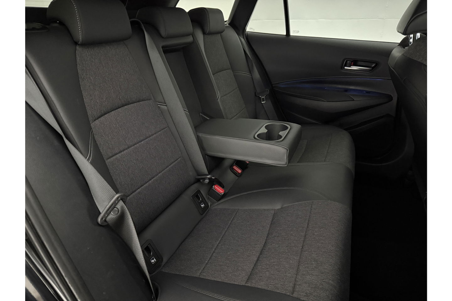 Toyota Corolla 1.8 Hybrid Business Plus 148PK Camera Clima Cruise LED Virtual Navigatie 17"LMV