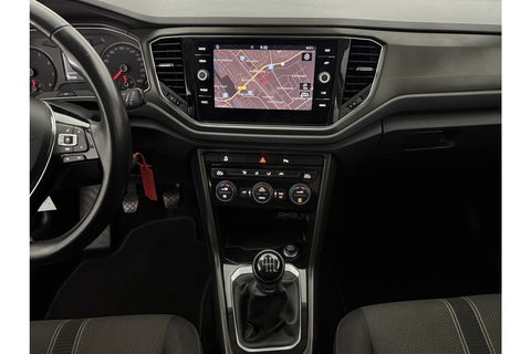 Volkswagen T-Roc TSI Style Business Camera Carplay LED Trekhaak Adaptive-Cruise Clima Navi PDC 16"LMV