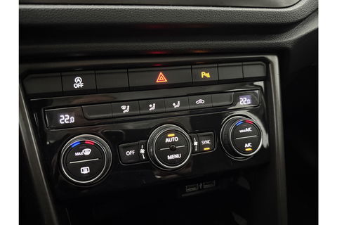 Volkswagen T-Roc TSI Style Business Camera Carplay LED Trekhaak Adaptive-Cruise Clima Navi PDC 16"LMV