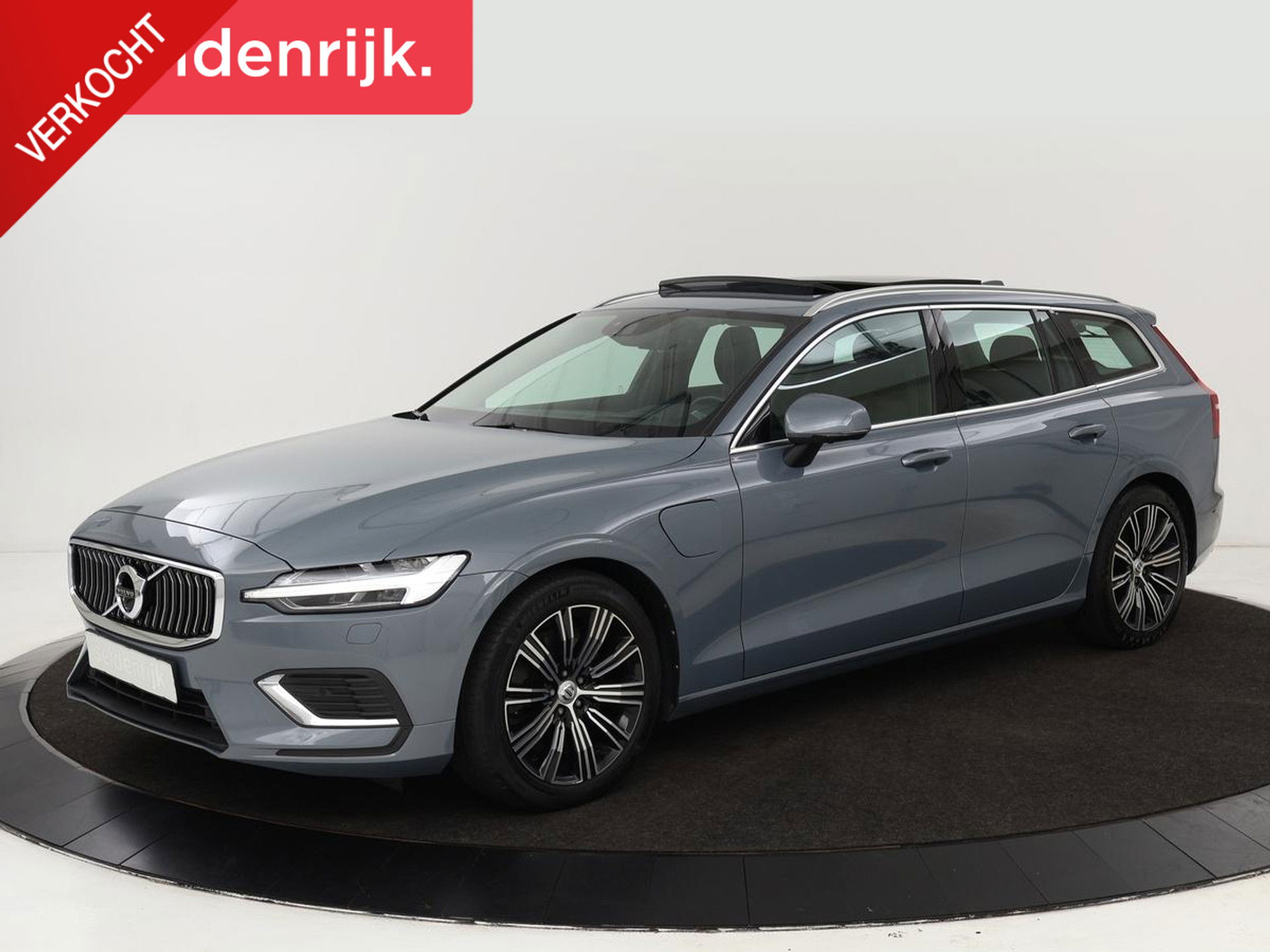 Volvo V60 2.0 T6 Recharge AWD Inscription Expression | Panoramadak | Head-Up | Leder | Stoel & stuurverwarming | 360 camera | Adaptive cruise | Trekhaak | Harman/Kardon | Carplay | Navigatie