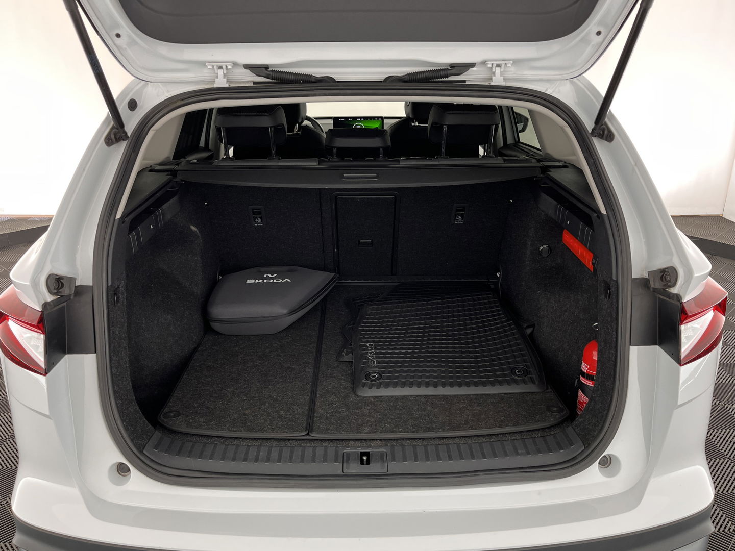 Škoda Enyaq iV 80 (INCL.BTW) *DIGI-COCKPIT | FULL-LED | 1/2LEATHER | BLINDSPOT | CAMERA | NAVI-FULLMAP | DAB+ | KEYLESS | 19''ALU*