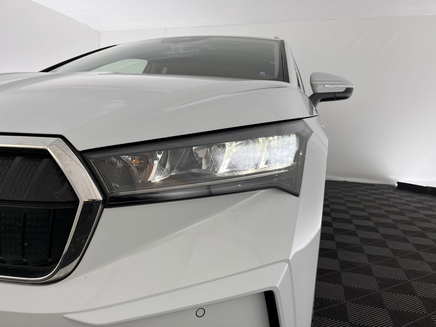 Škoda Enyaq iV 80 (INCL.BTW) *DIGI-COCKPIT | FULL-LED | 1/2LEATHER | BLINDSPOT | CAMERA | NAVI-FULLMAP | DAB+ | KEYLESS | 19''ALU*