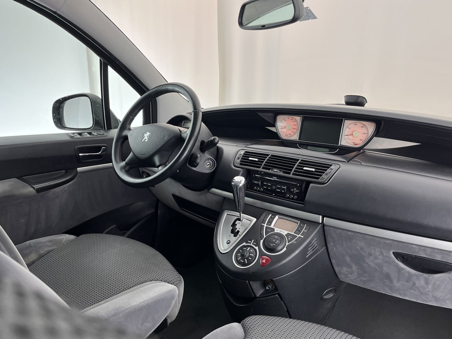 Peugeot 807 2.0 HDiF ST [ 7-Pers. ] Aut. *NAVI-FULLMAP | XENON | VELOURS-COMFORT-SEATS | HEATED-SEATS | ECC | PDC | CRUISE | TOWBAR | 16''ALU*