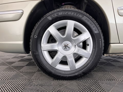 Peugeot 807 2.0 HDiF ST [ 7-Pers. ] Aut. *NAVI-FULLMAP | XENON | VELOURS-COMFORT-SEATS | HEATED-SEATS | ECC | PDC | CRUISE | TOWBAR | 16''ALU*