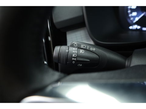 Volvo XC40 T5 Recharge R-Design | Pilot Assist | ACC | Elek. stoel + geheugen | Camera | Stoel + stuur verw. |