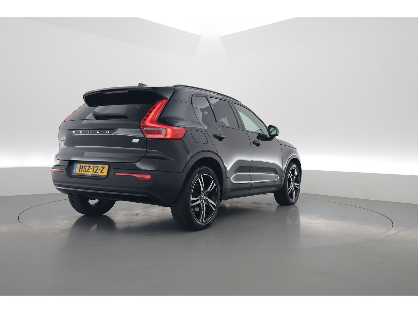 Volvo XC40 T5 Recharge R-Design | Pilot Assist | ACC | Elek. stoel + geheugen | Camera | Stoel + stuur verw. |