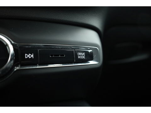 Volvo XC40 T5 Recharge R-Design | Pilot Assist | ACC | Elek. stoel + geheugen | Camera | Stoel + stuur verw. |